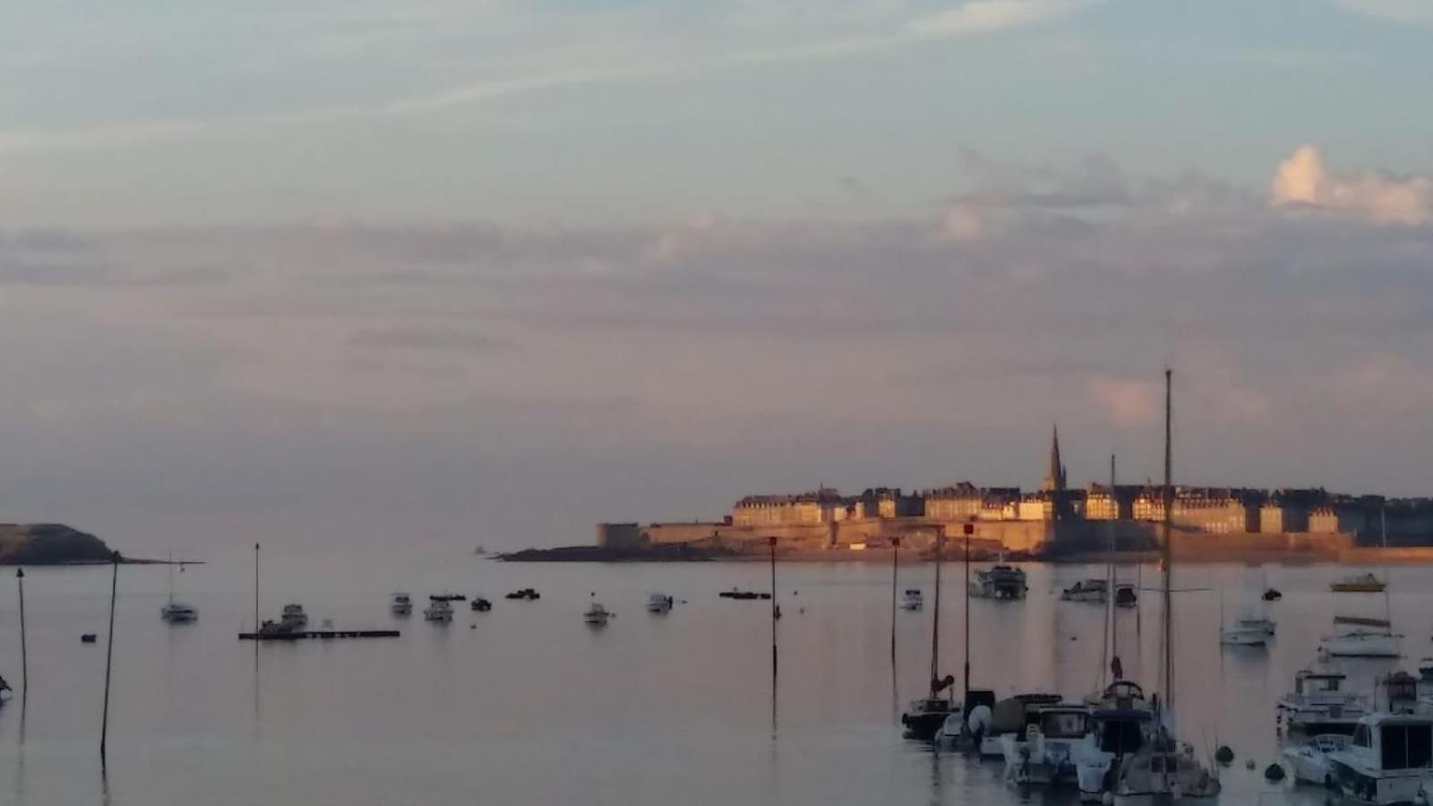 Loft Atypique Hyper Centre A 5Mn A Pied De La Plage De L'Ecluse 2 A 8 Personnes Dinard Buitenkant foto